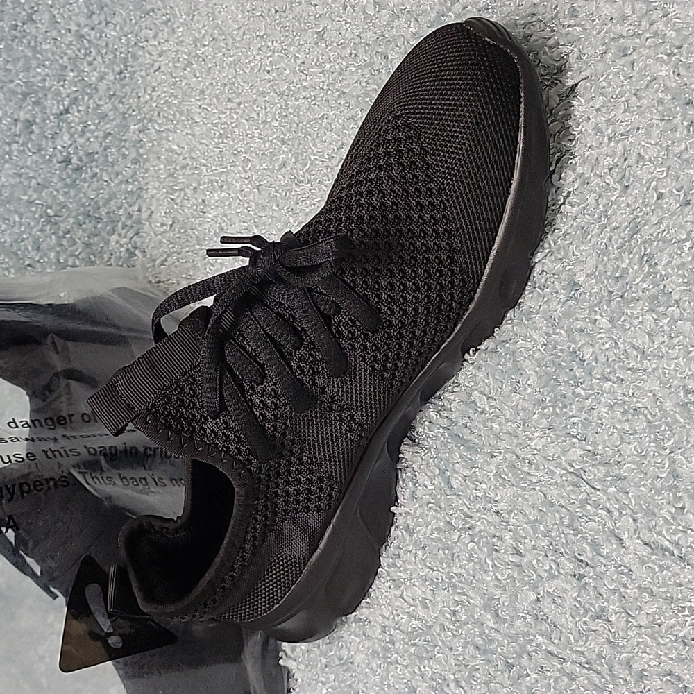 Light weight sneakers - Picture 2 of 4